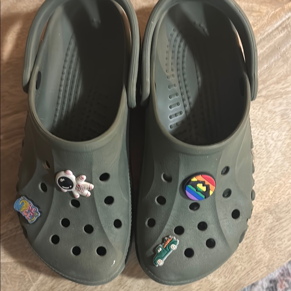 Green crocs women’s size 8, men’s 6